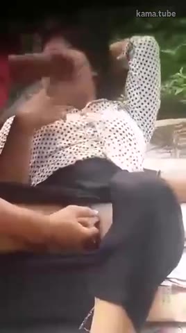 park mein chut mein ungli kri